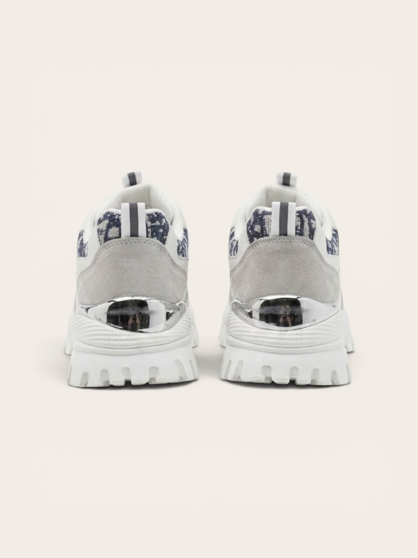 Chunky Monogram Sneakers – Vit